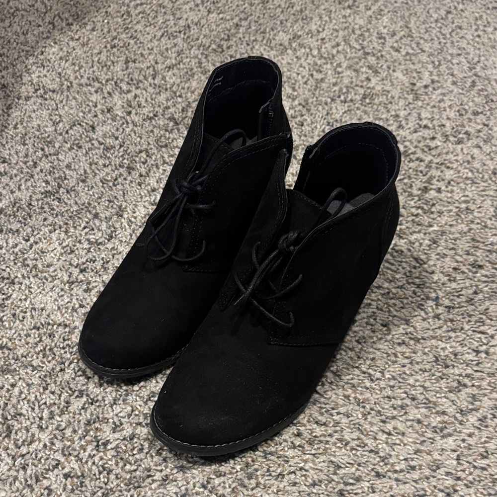 Universal Thread Black Suede Lace-Up Ankle Booties